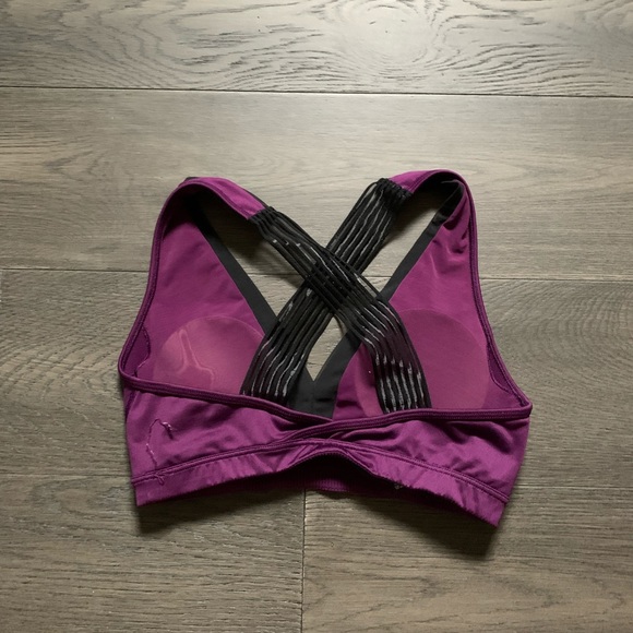 Purple cross cross VS sportsbra - Picture 2 of 3